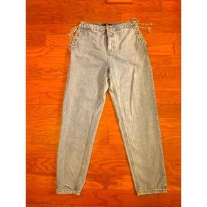 Riot High Rise Mom Jeans. Size 8.